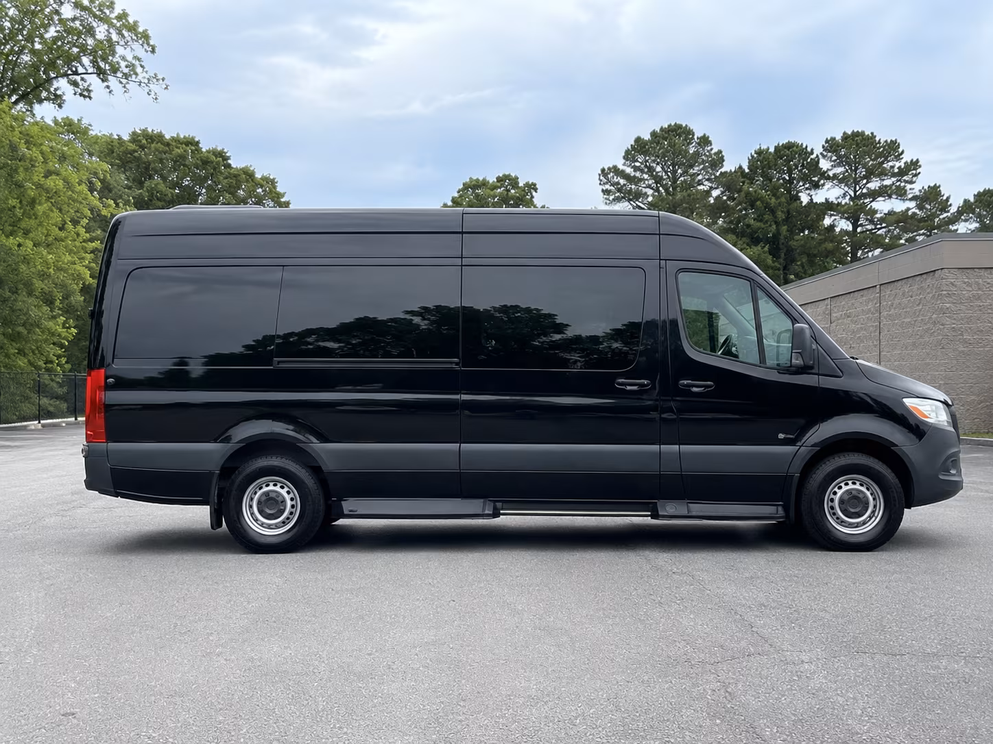 find the perfect transportation for your next airport transfer 5